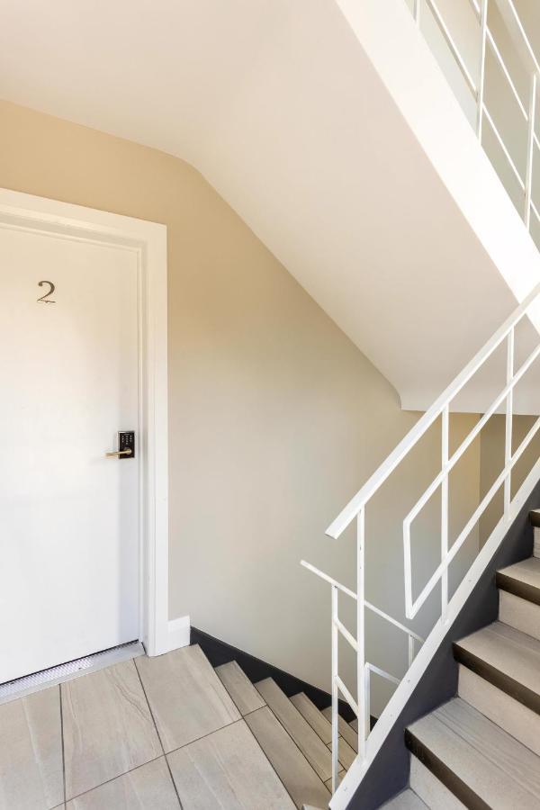 Entire 2 Bedroom Apartment Downtown - U2 Kitchener Buitenkant foto